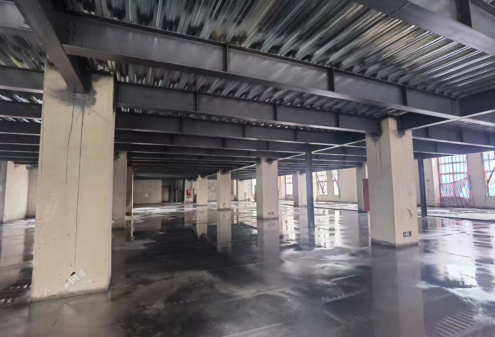 鋼結(jié)構(gòu)夾層施工圖片